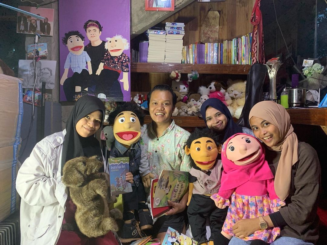 Kak Elin di Rumah Dongeng Damai (Instagram: @kak_elin)