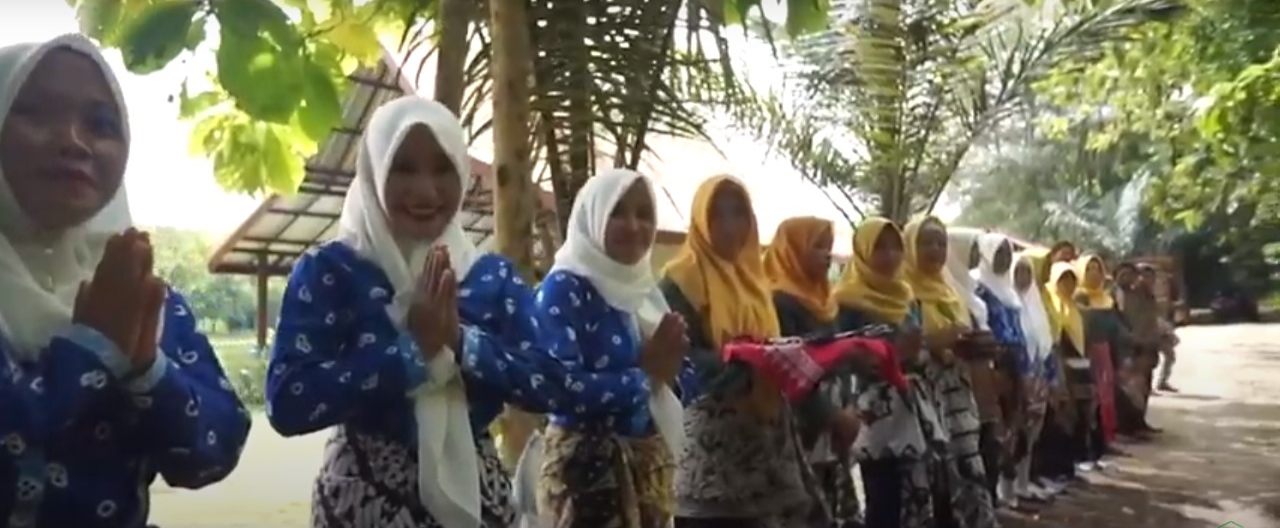 Penyambutan ramah dari warga KBA Kemuning