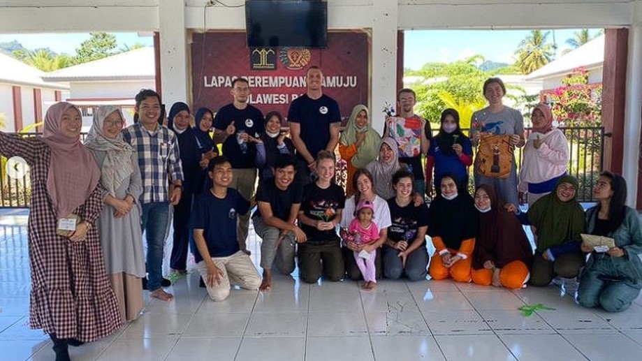 (Student Visit dari USA pada 2 Juli 2022 | Foto: Garis Hitam Project https://garishitamproject.org/