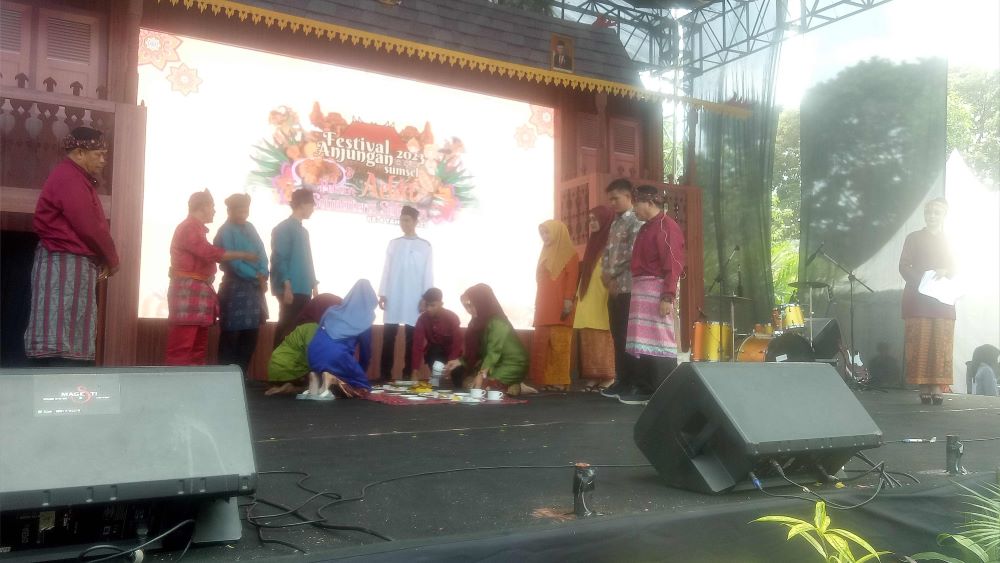 Prosesi dinyatakan berhasil jika diakhiri makan bersama. (Dok.Yulia Savitri)