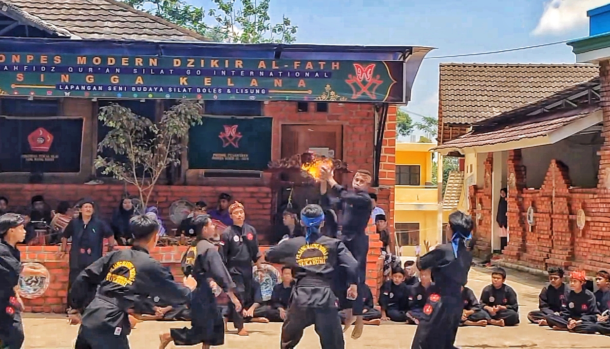 Permainan Bola Leungeun Seuneu (Bolés) | Dok. PKM RSH UPI 2023/ Instagram @bolesforlocalwisdom