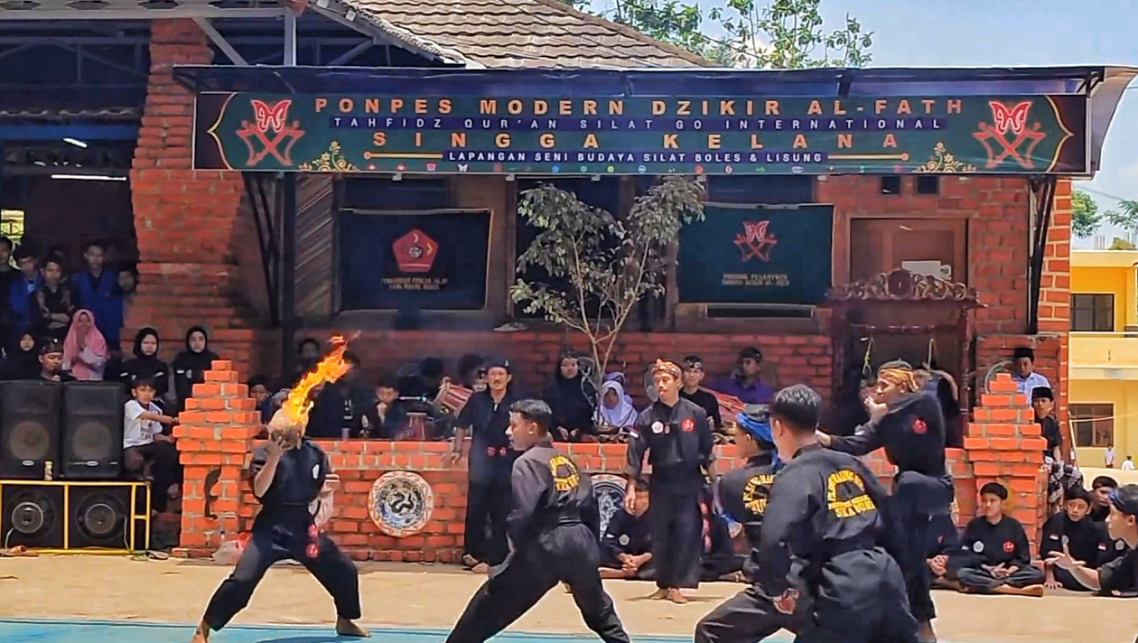 Permainan Bola Leungeun Seuneu (Bolés) | Dok. PKM RSH UPI 2023/ Instagram @bolesforlocalwisdom