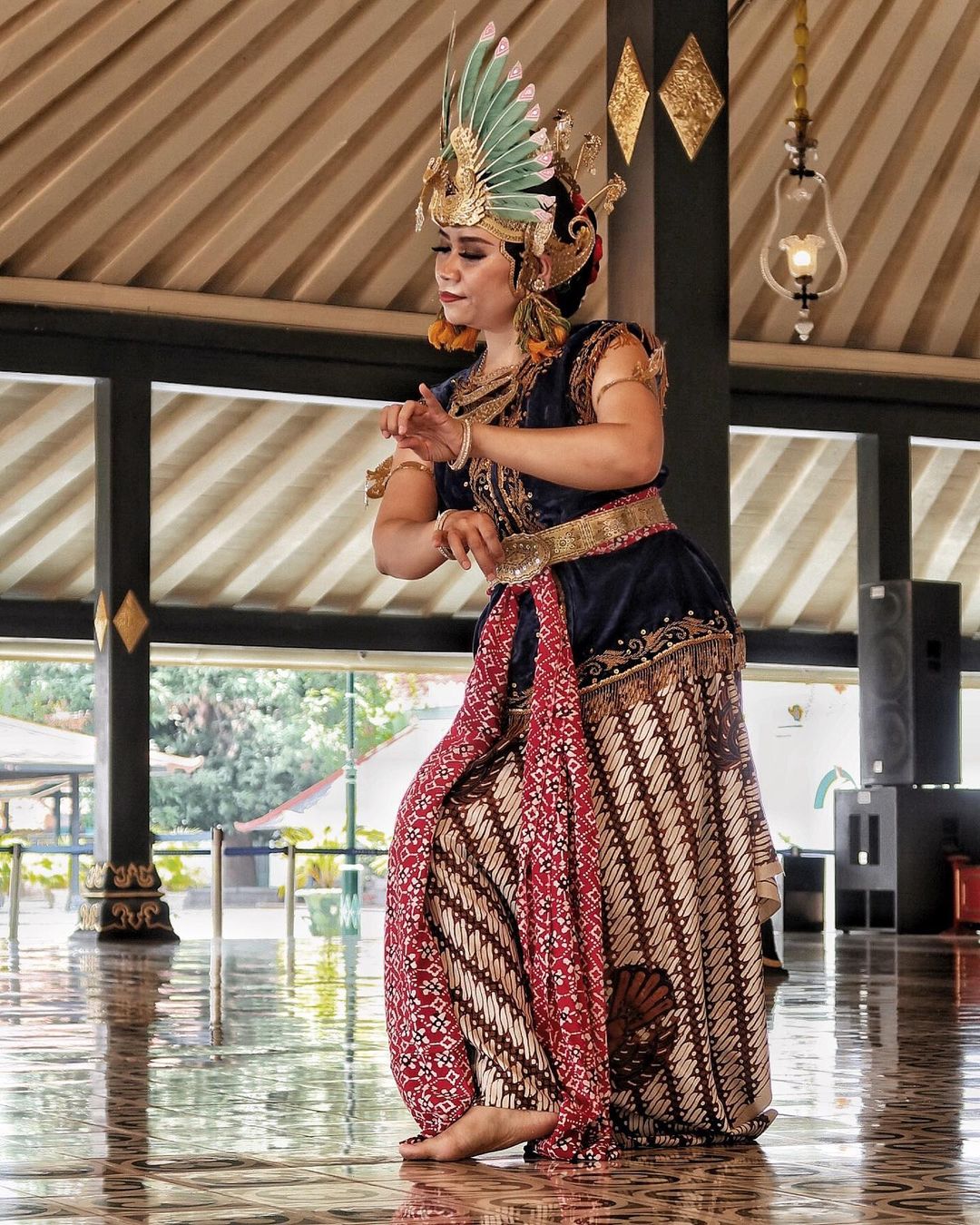 Penari Golek Ayn-Ayun