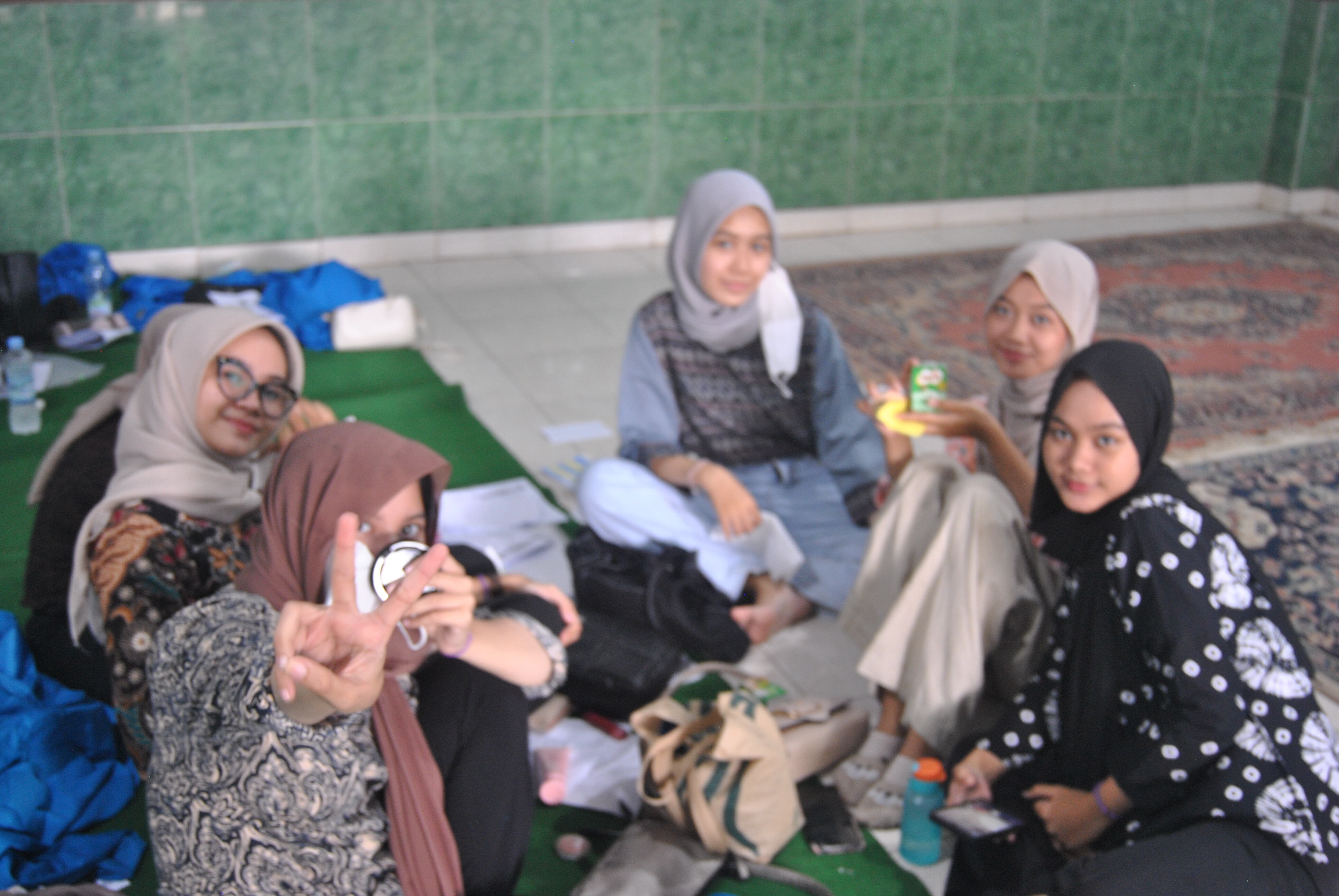 Memakai Batik Saat Berkumpul