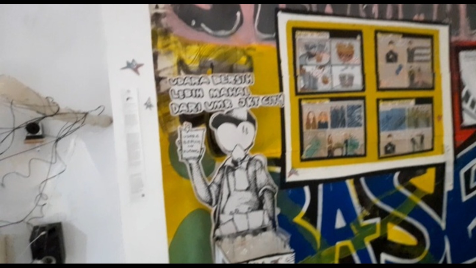 Pedagang asongan dengan dagangan yang tak lazim(dokumentasi pribadi)