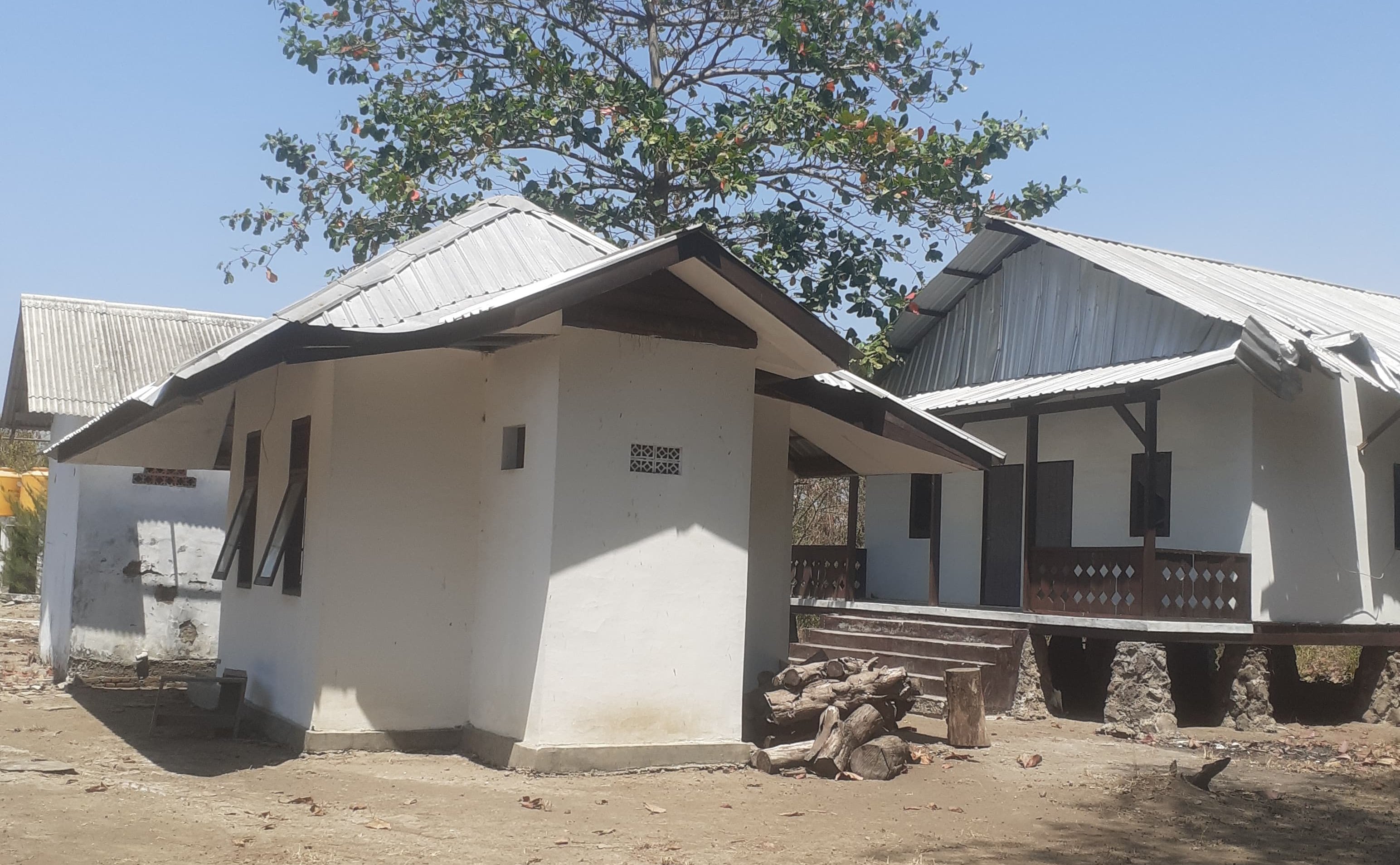 Mushola dan Rumah Penjaga | Sumber: Dokumen Pribadi