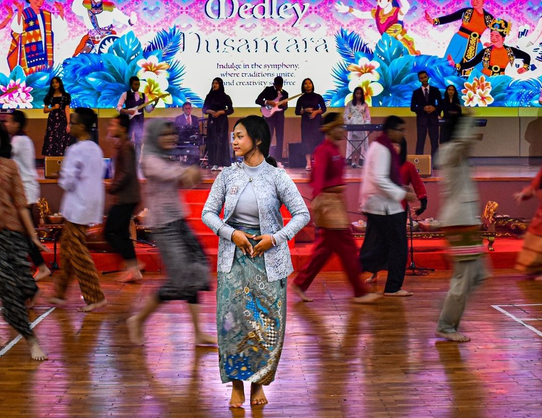 Tari Rampai Nusantara | Foto: Salmandika/https://www.instagram.com/adikasafana/?hl=id