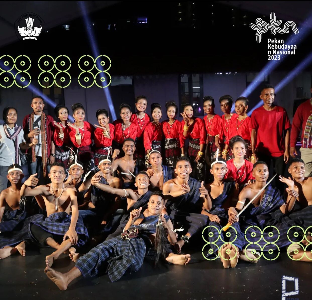 Tim Togo Apur setelah mementaskan Tarian Togo Apur pada Pekan Kebudyaan Nasional 2023