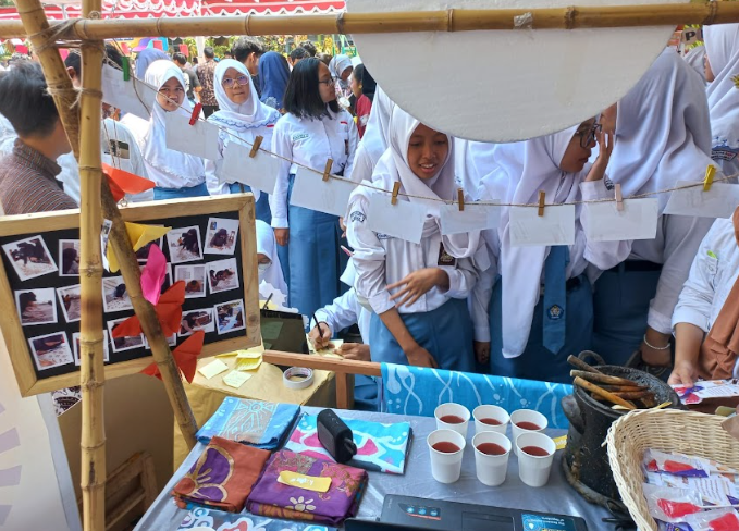 Pelaksanaan kegiatan Festival Pameran P5