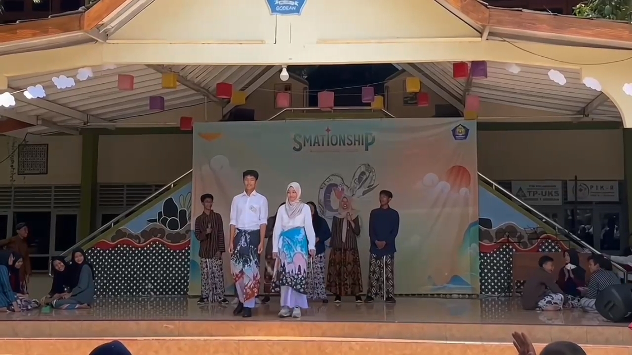 Fashion show dengan kain Batik grego