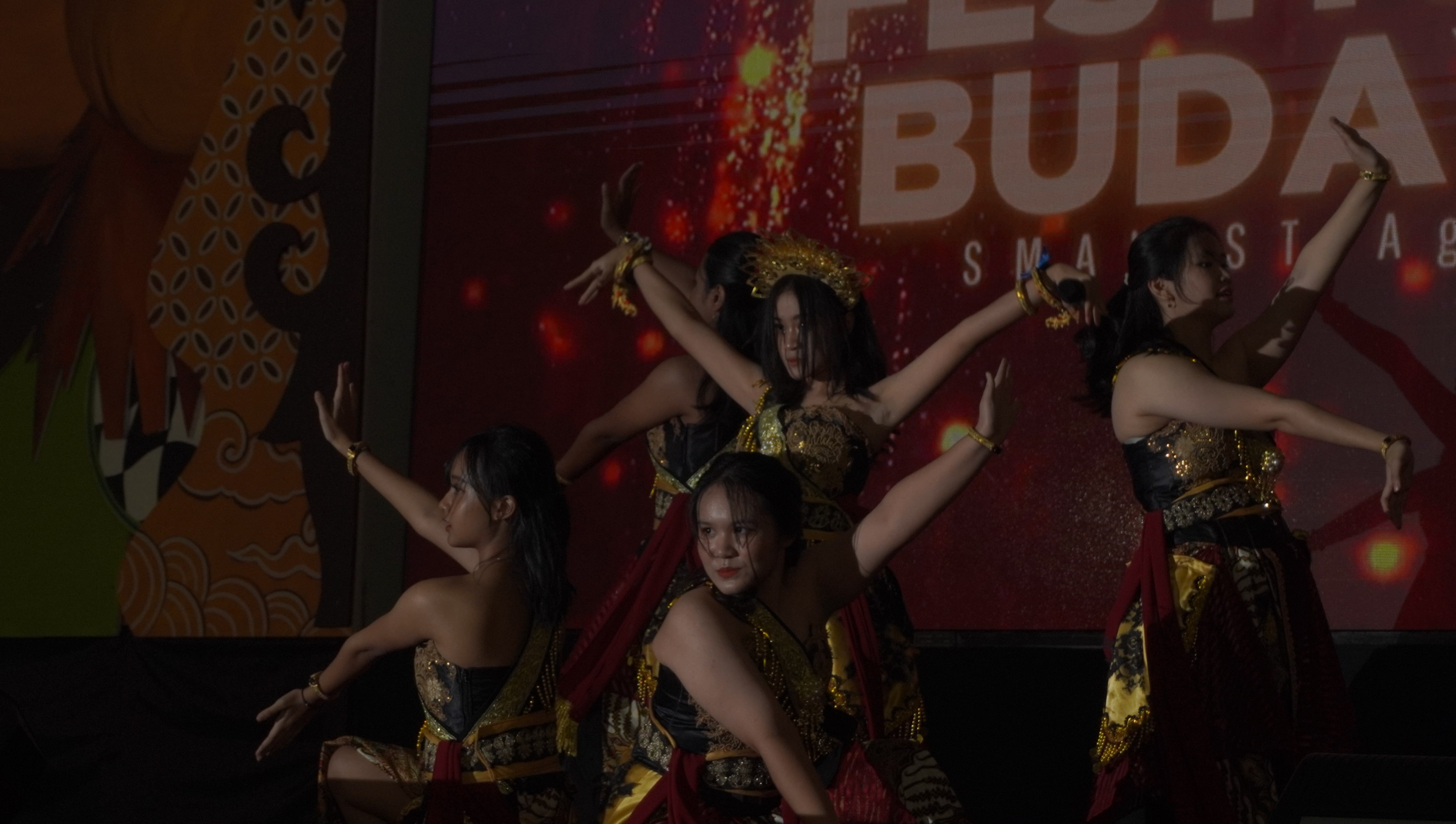 Tari Kolaborasi | Tim Pubdok SMA Katolik Santa Agnes Surabaya