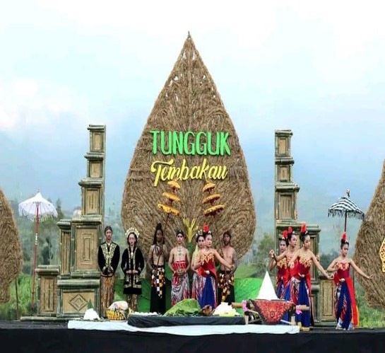 Kirab Sajen | Foto: Andrey/godnewsfromindonesia.id