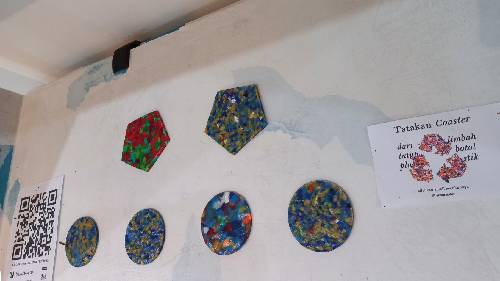 Tatakan gelas dari tutup botol plastik