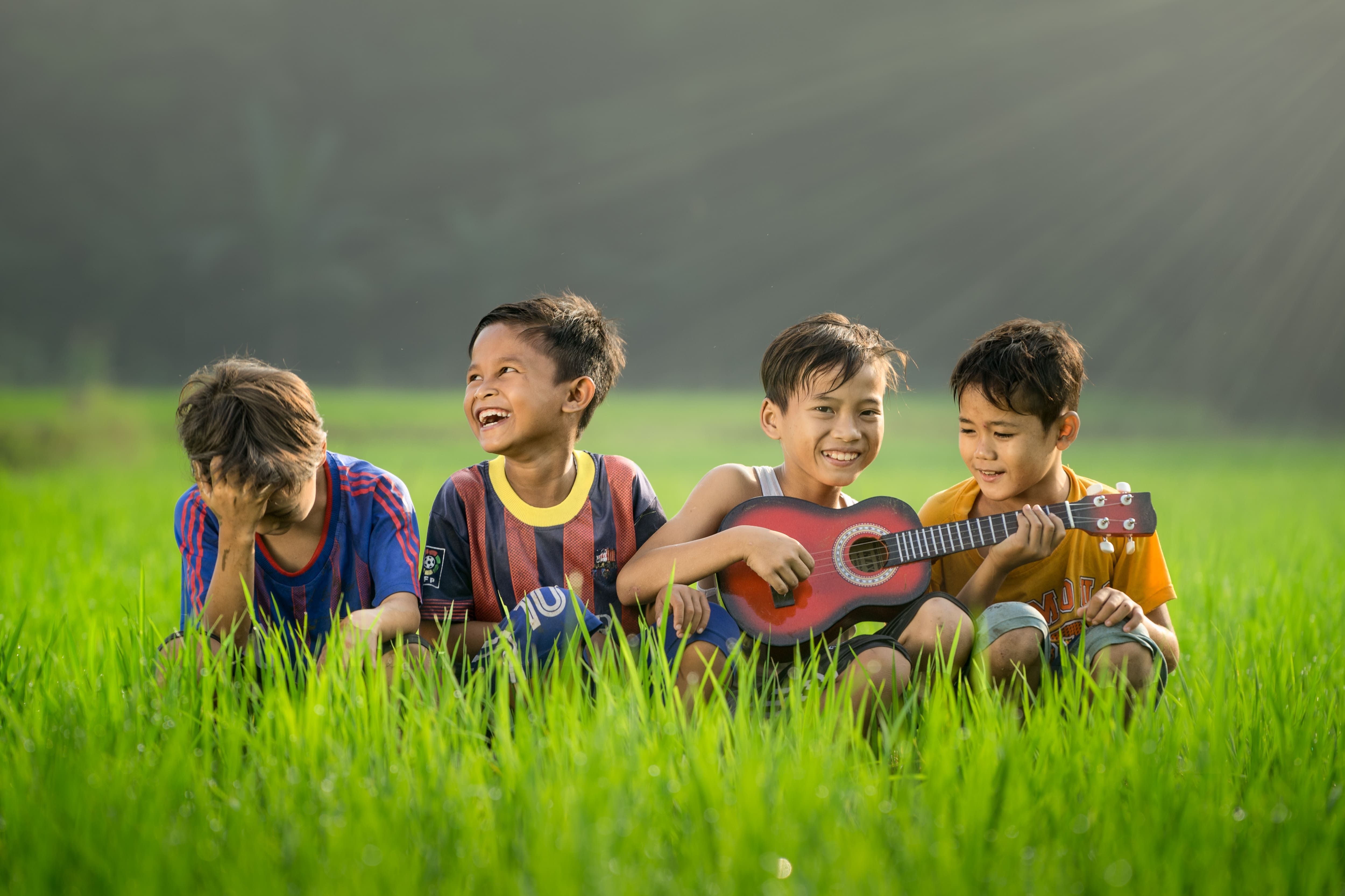 Senyum, salah satu aspek 5S paling mencolok| Foto: Robert Collins/Unsplash.com