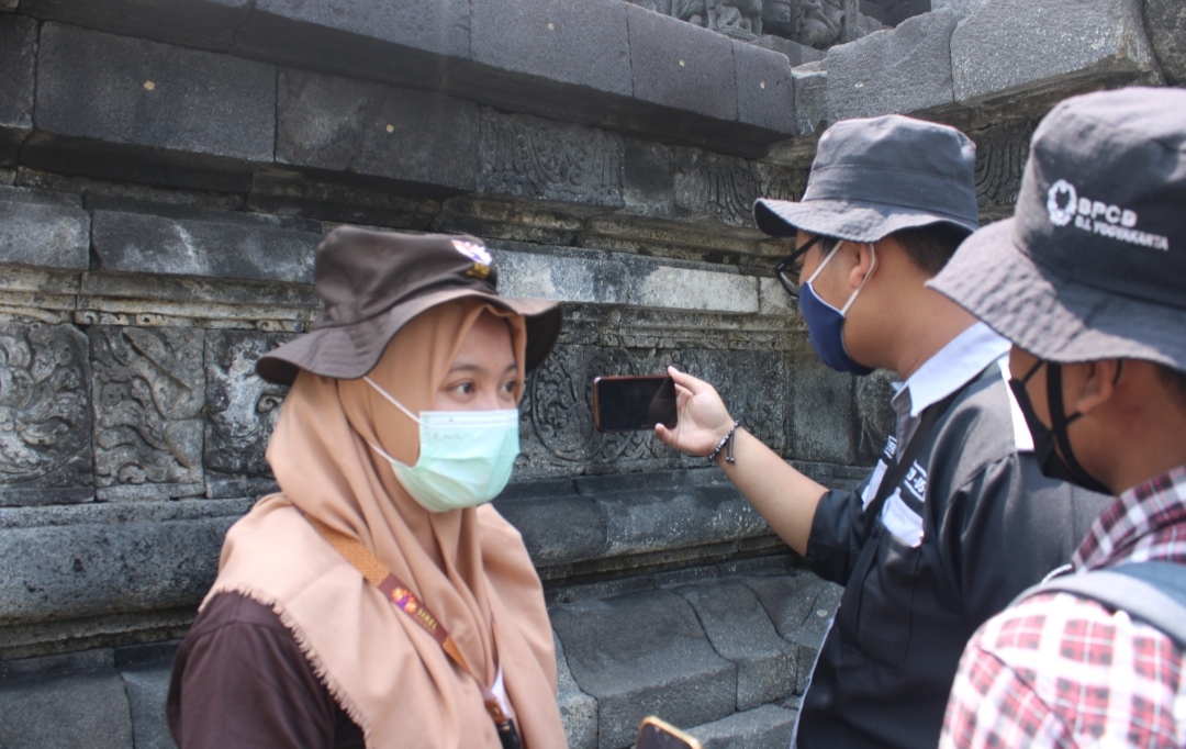 Aktivitas Wisata di Candi Sojiwan 1
