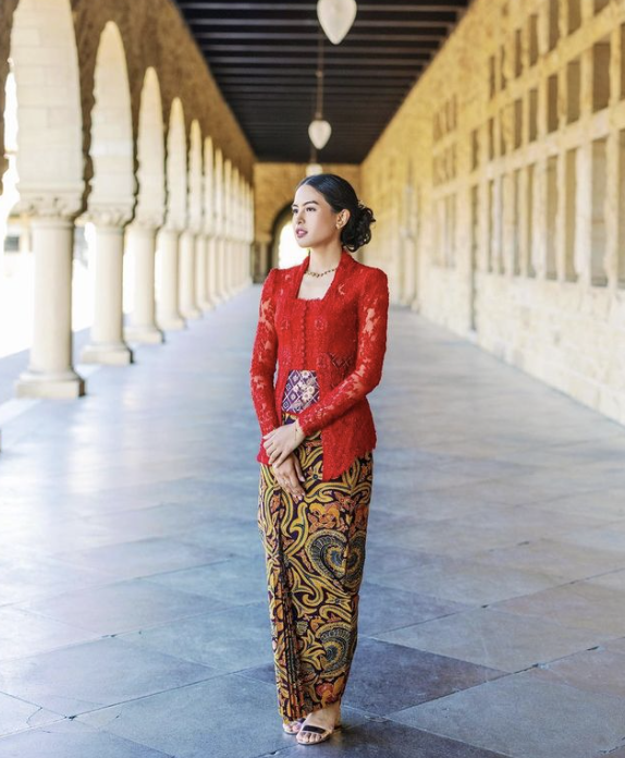 Kebaya kutu baru - inspirasi ootd model kebaya wisuda simpel dan elegan