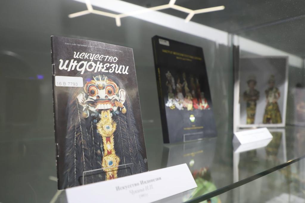 Pameran buku Perpustakaan Sastra Asing Moskow