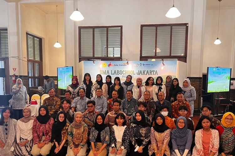 Pameran SMA Labschool Jakarta di Museum Mandiri kawasan kota tua Jakarta
