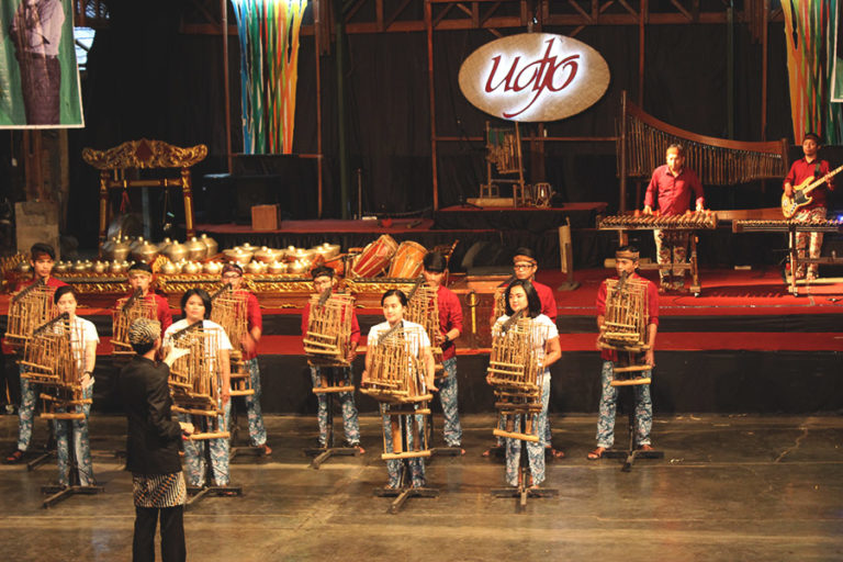 Fungsi Angklung Sebagai Alat Musik