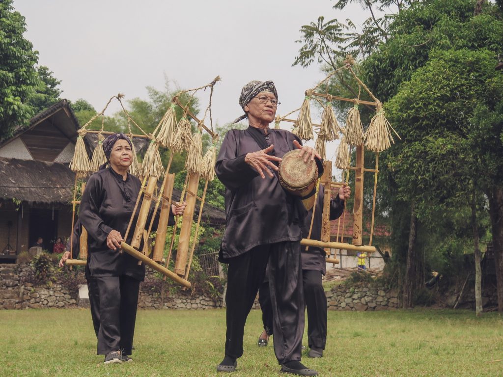 Fungsi Angklung Sebagai Pengiring Proses Becocok Tanam Padi