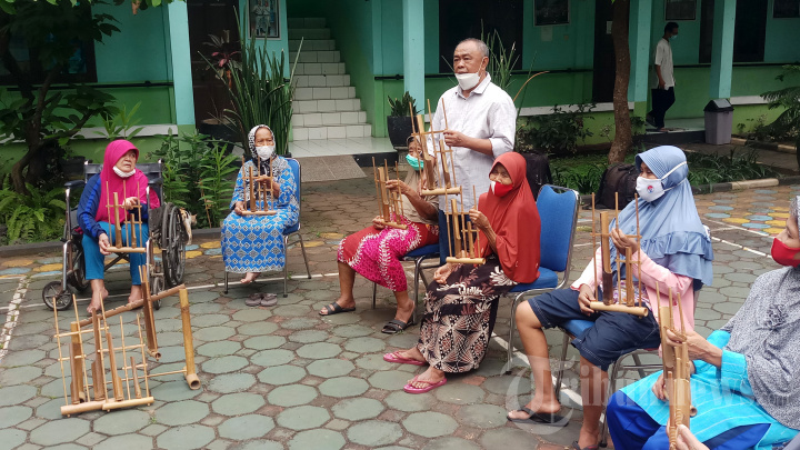 Fungsi Angklung Sebagai Media Terapi Pasca Stroke