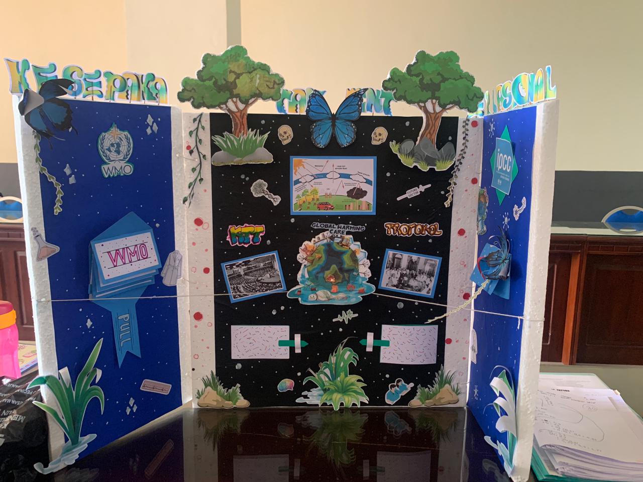 Sumber energi yang digunakan dalam pemasangan lampunya menggunakan baterai 1,5 volt