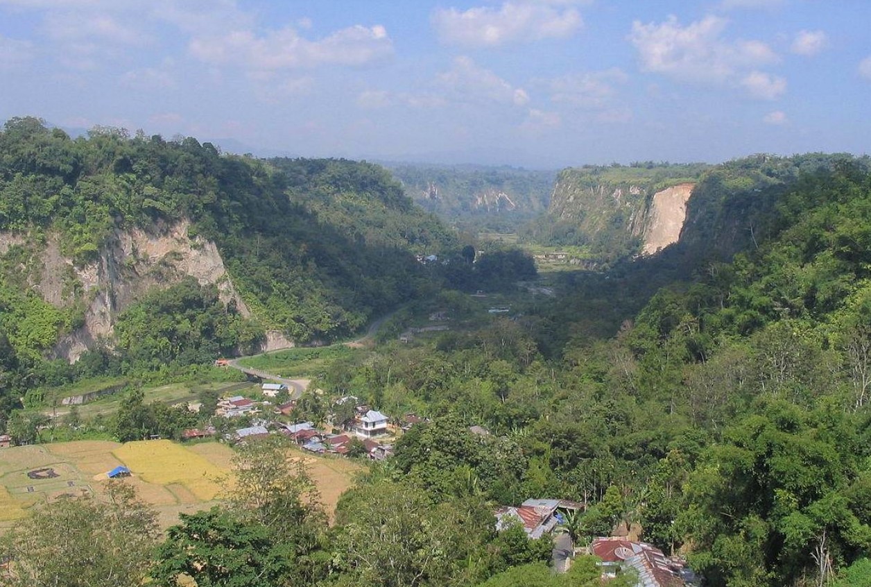 Ngarai Sianok | Foto: Kemenparekraf/jadesta.kemenparekraf.go.id