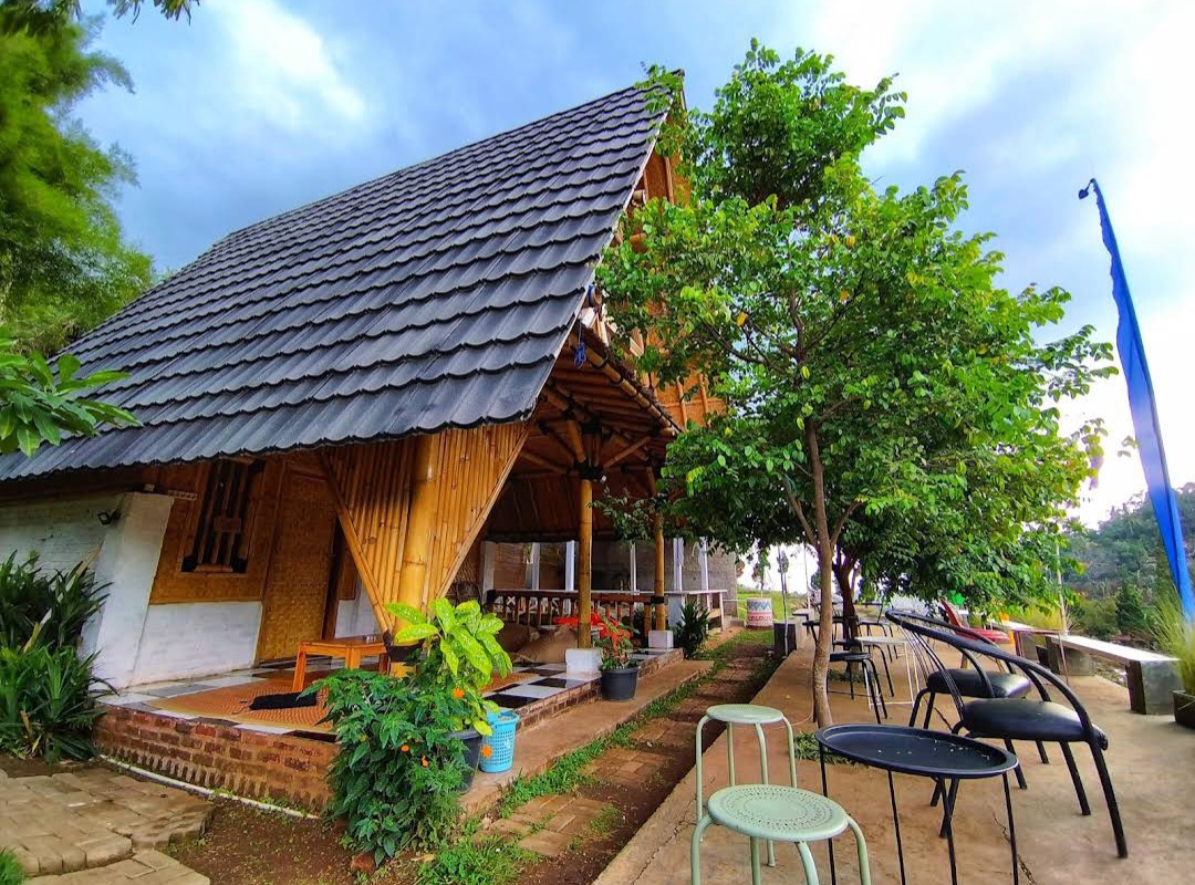 Bagian luar Senandung Caffe and Nature|Foto:googlemaps
