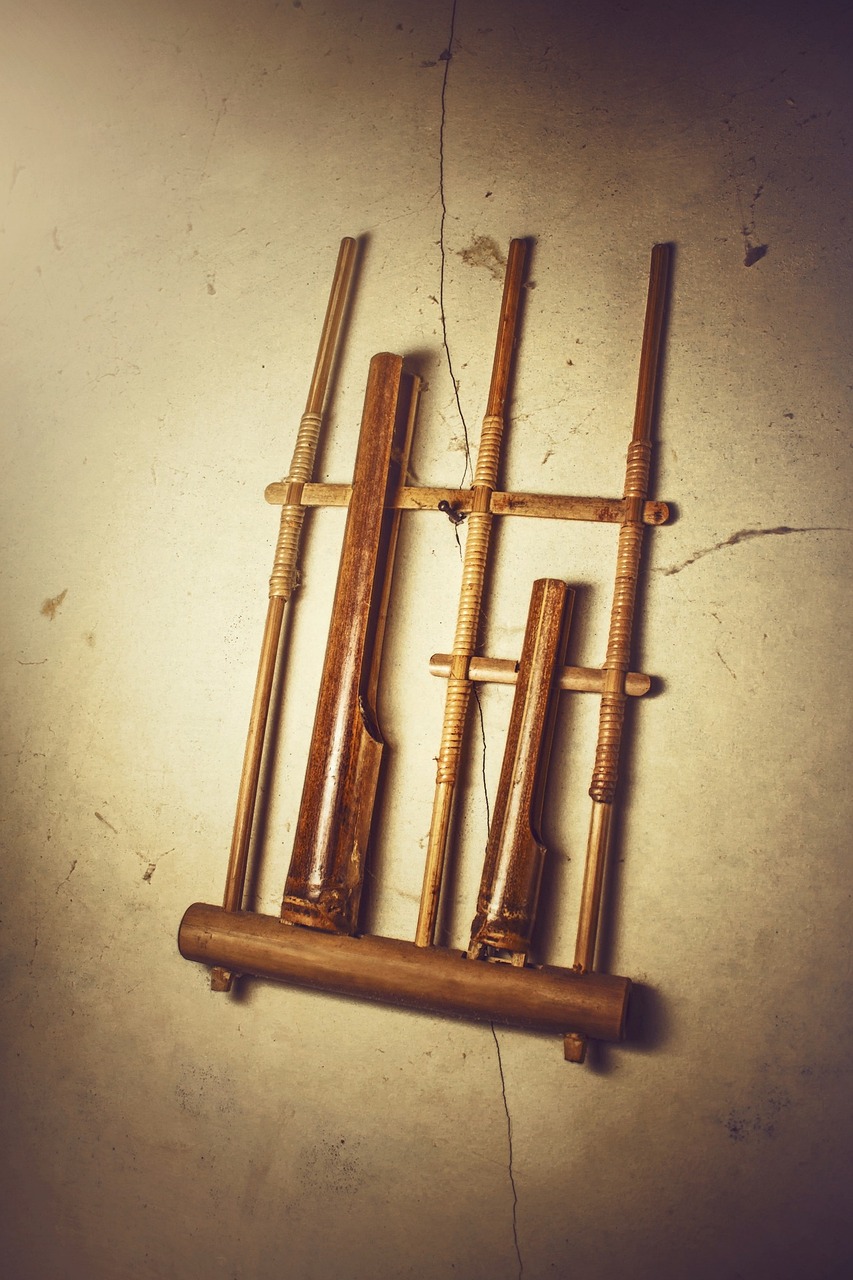 Membuat Bagian-Bagian Angklung
