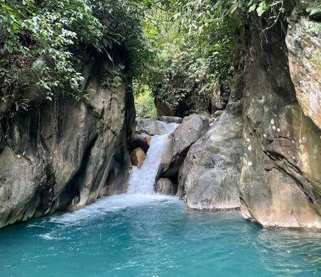 Keindahan Curug Leuwi Lieuk di Bogor