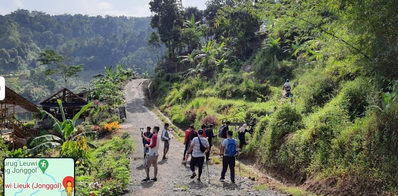 Perjalanan ke Curug Leuwi Lieuk di Bogor