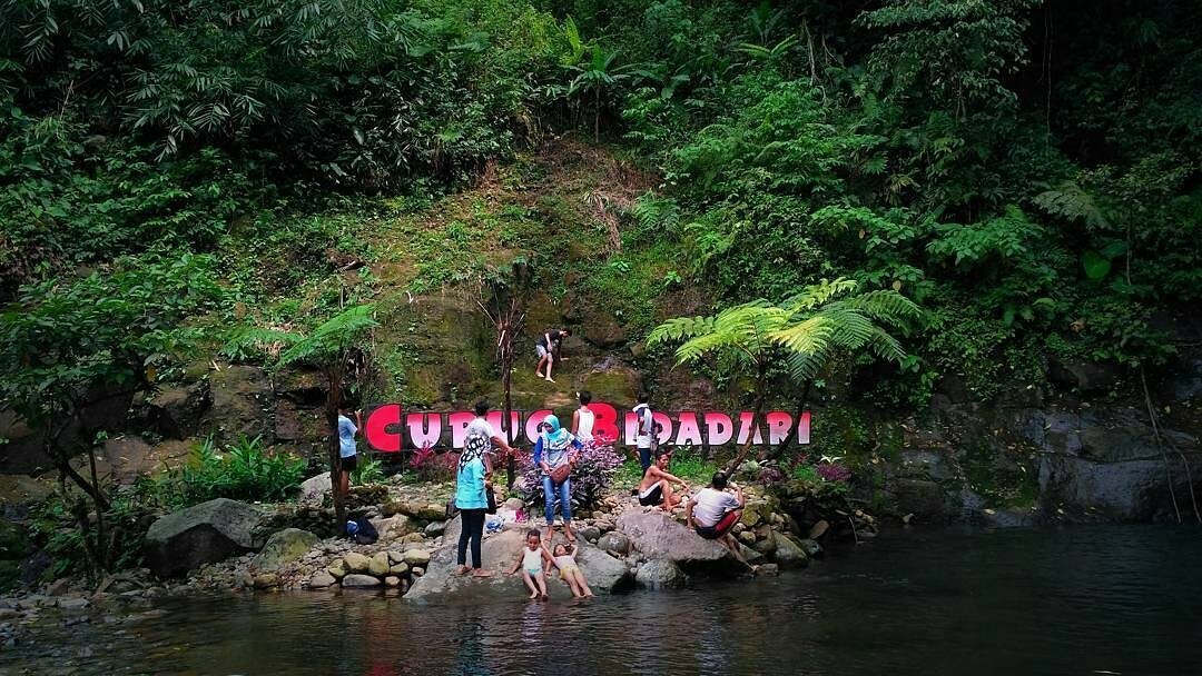 beningnya air curug bidadari