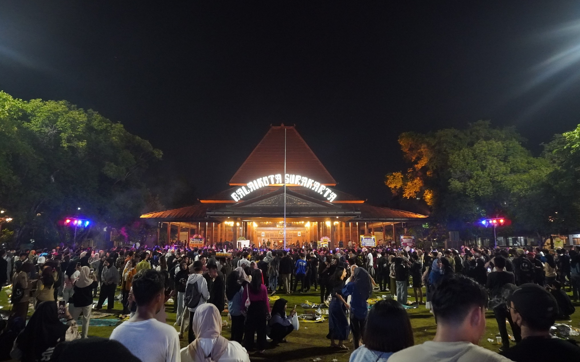 Perayaan malam tahun baru di halaman Balai Kota Solo