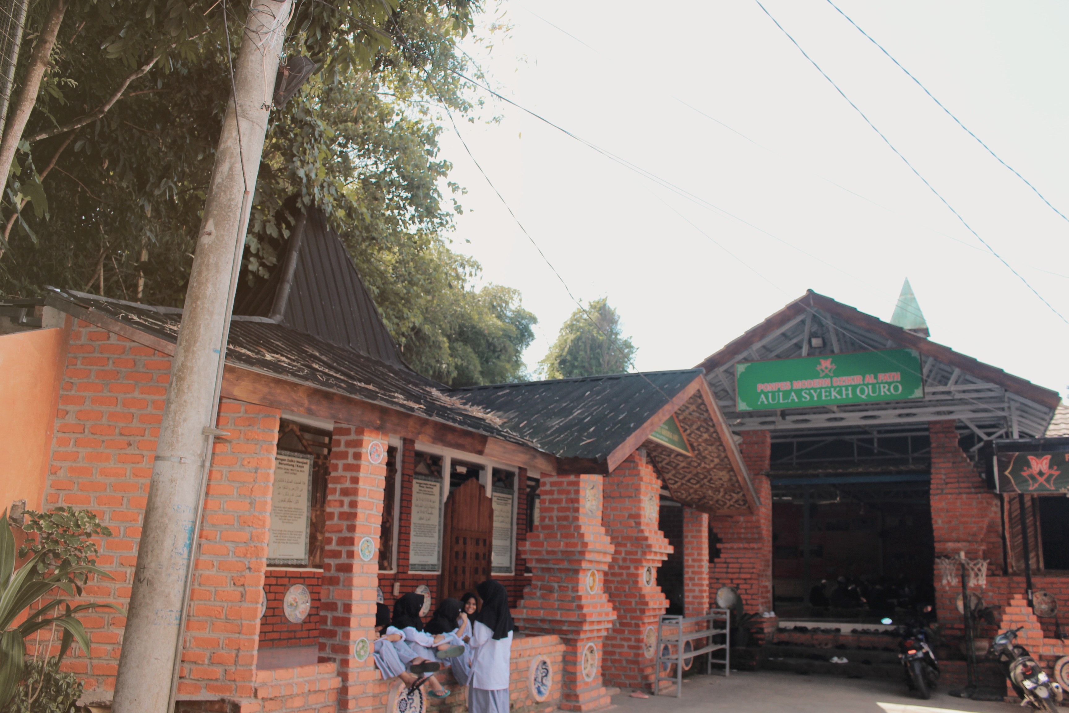 Bangunan Batu Bata Merah 