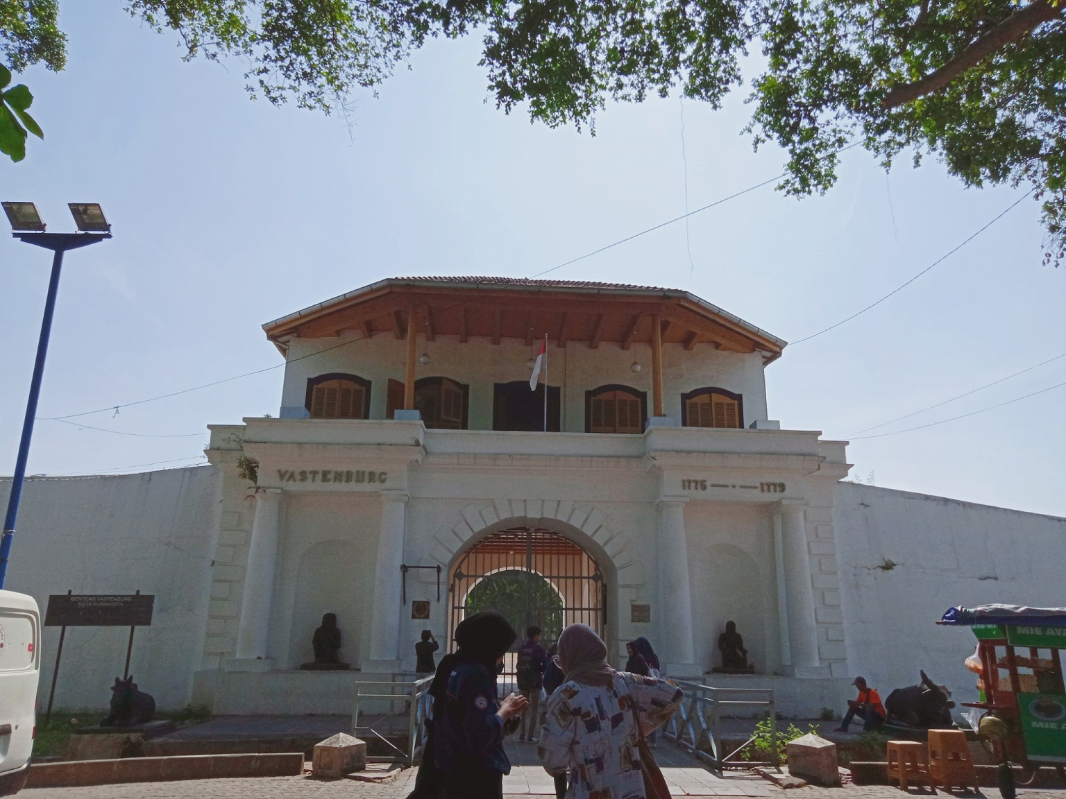 gerbang depan Benteng Vastenburg Solo
