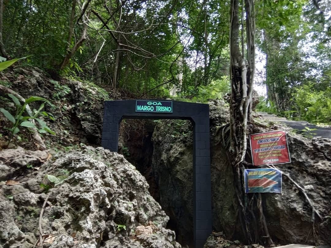 Destinasi Wisata Nganjuk, Goa Margo Tresno
