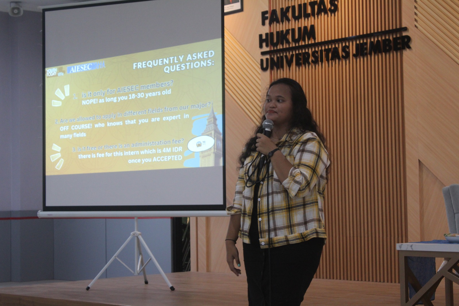 Moderator Yohana Valentine AIESEC in UNEJ