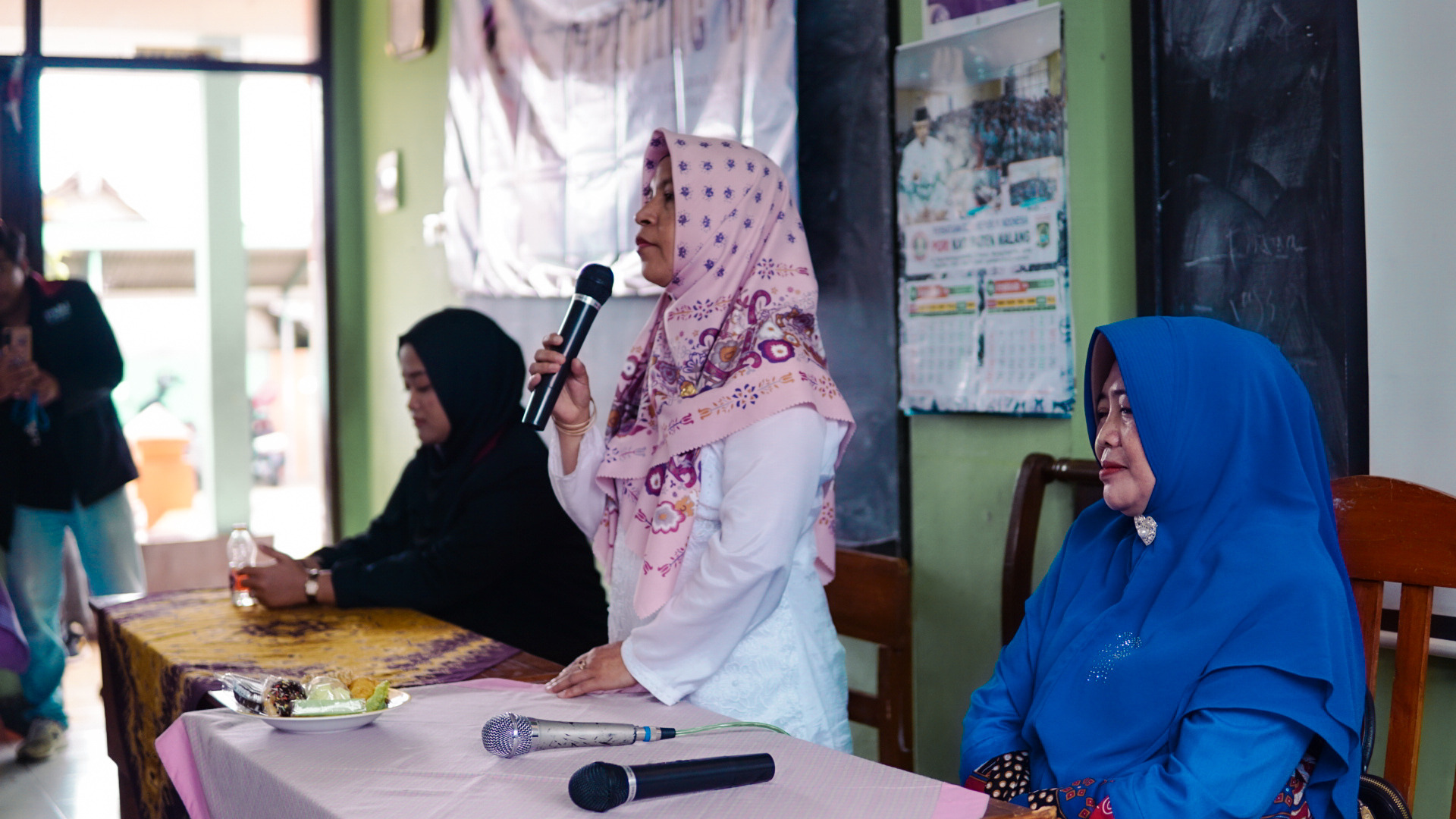 Kepala Sekolah SDN 2 Toyomarto ibu Uswatun Chasanah dalam menyampaikan sambutan