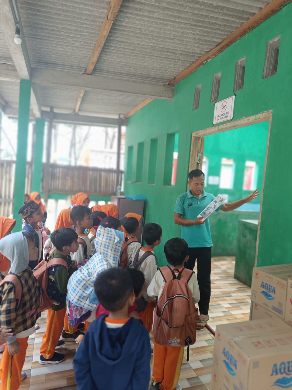 Salah satu aktivitas edukasi penyu | Sumber: dokumentasi pribadi