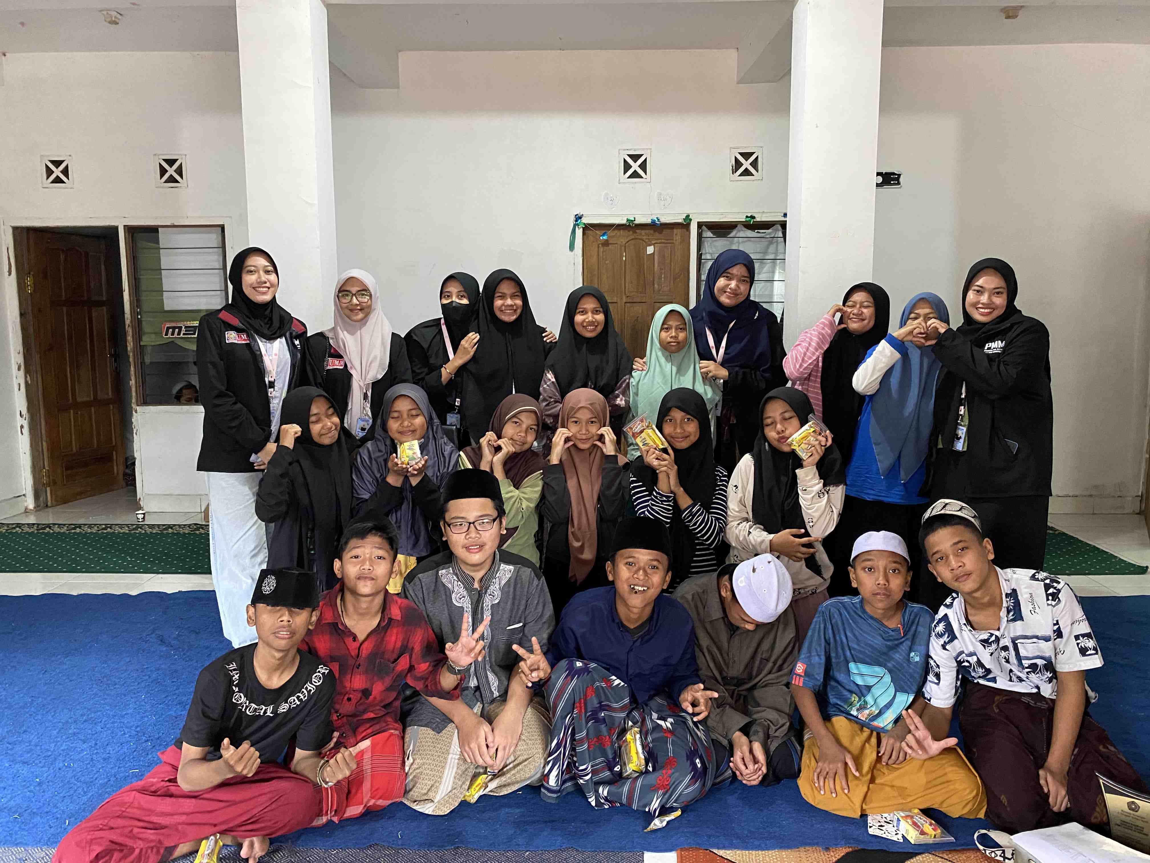Dokumentasi pribadi kegiatan gratitude journaling bersama anak-anak panti asuhan Ar-Ridlwan