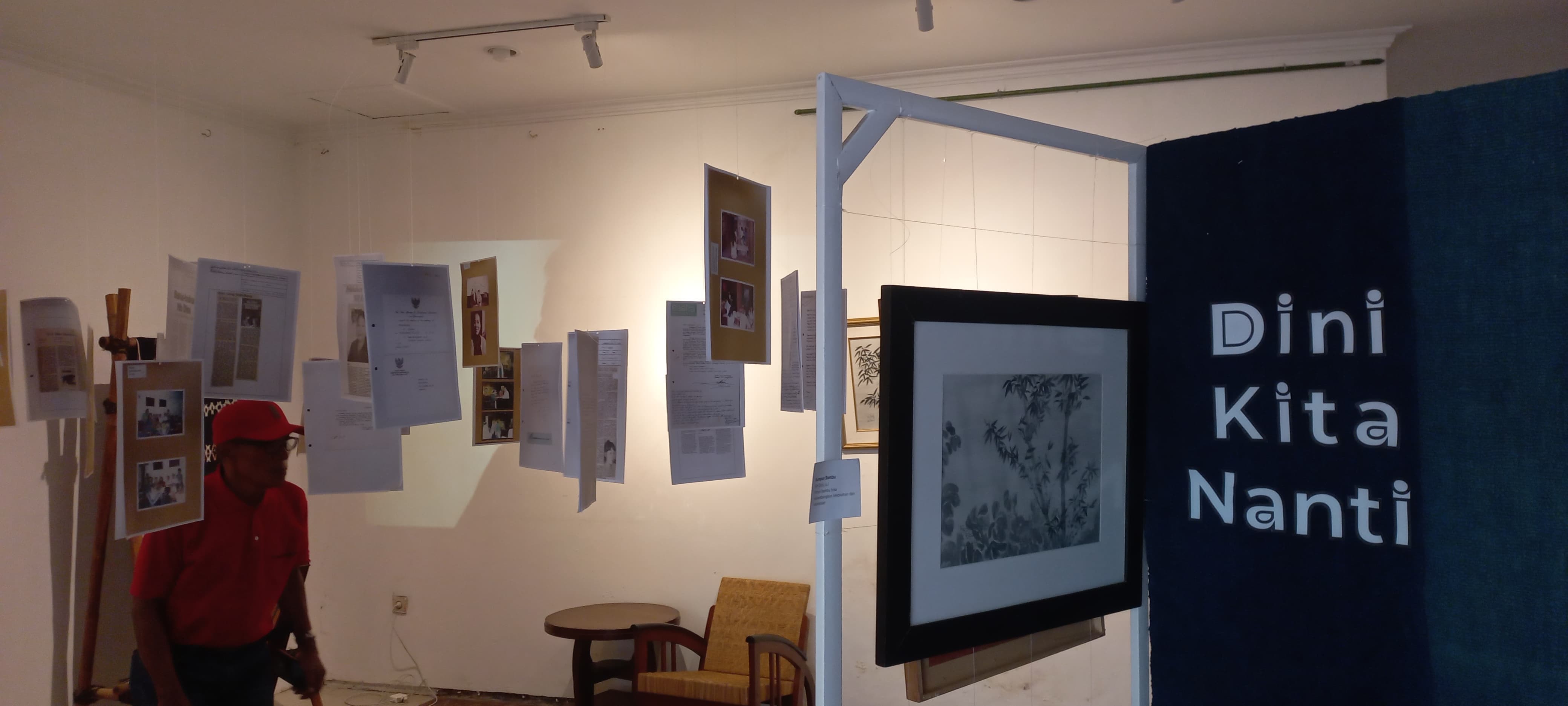 Pameran arsip dalam peringatan hari lahir Nh. Dini ke-88 di Collabox Creative, Semarang. Foto: Dokumen Pribadi