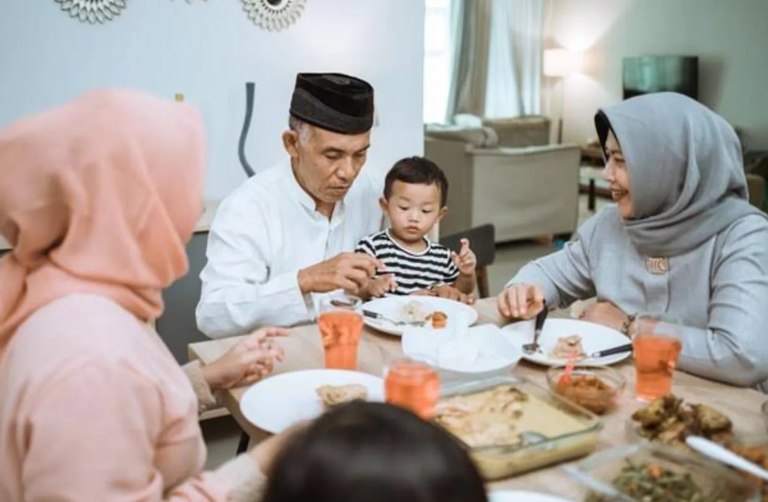 Anak-anak adalah peniru ulung, sehingga menjadi keharusan bagi orang tua untuk menjadi teladan dalam menjalankan ibadah puasa