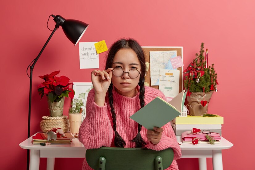 Kunci strategis untuk menjalani bulan puasa dengan efisien adalah mengatur aktivitas dengan bijak. Prioritaskan aktivitas penting, terutama yang membutuhkan fokus tinggi, pada pagi hari saat energi optimal setelah sahur