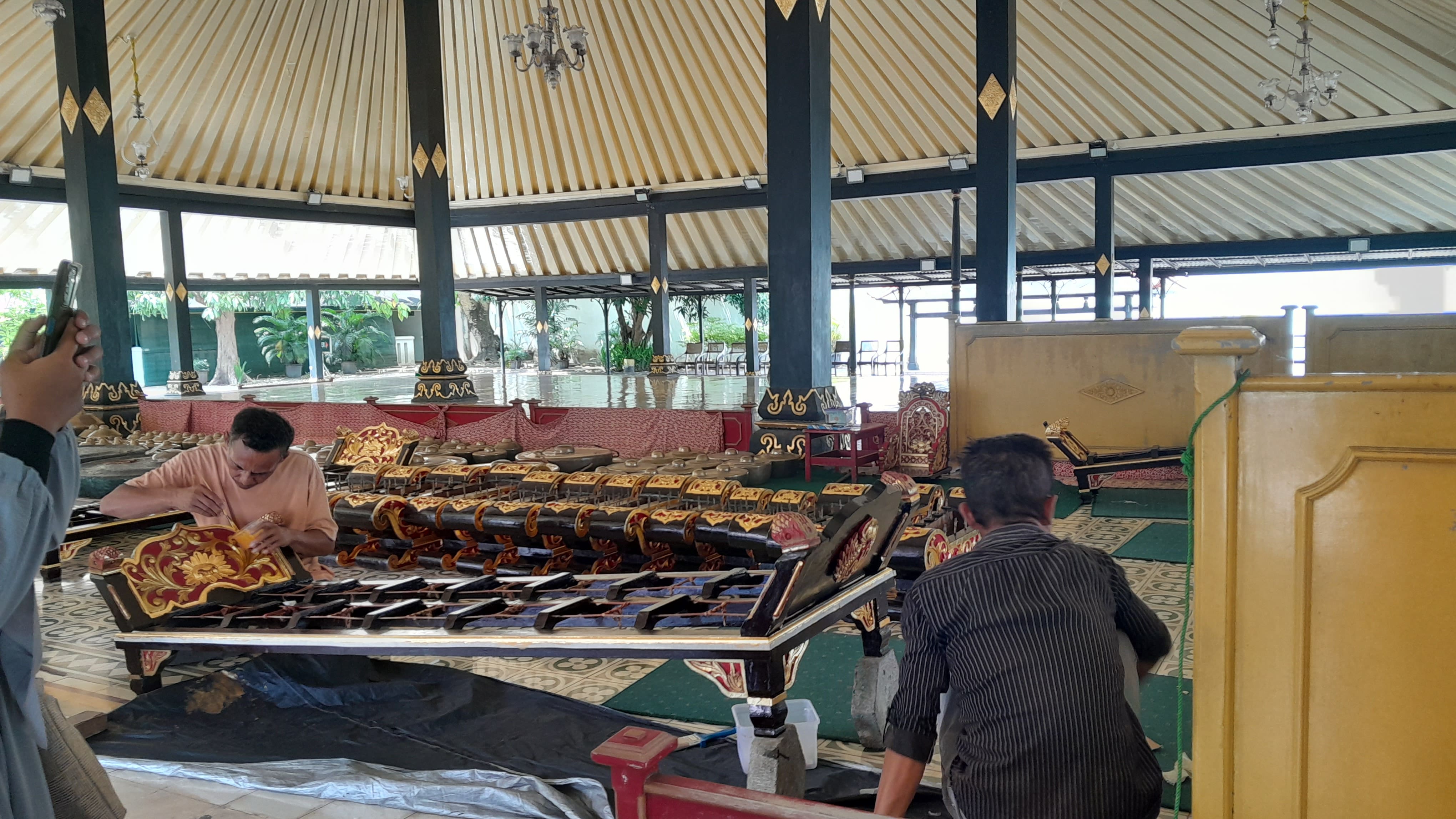 Balai kedhaton tempat dilakukannya pertunjukan dan penyimpanan gamelan