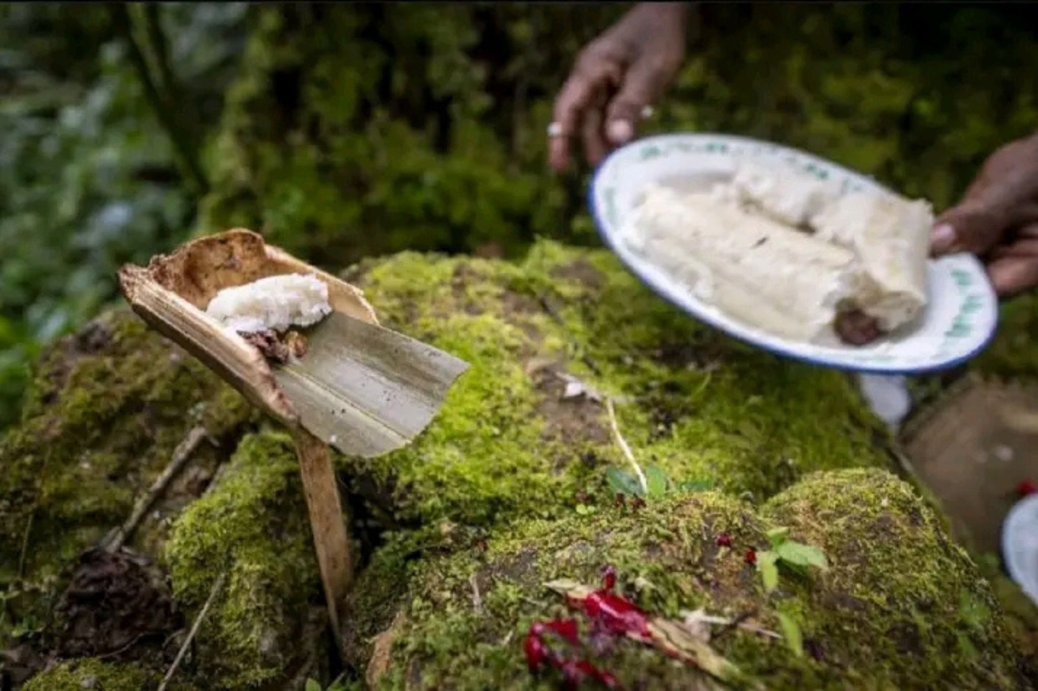 Ritual Adat di Colol | Sumber: Facebook Ronald Igu