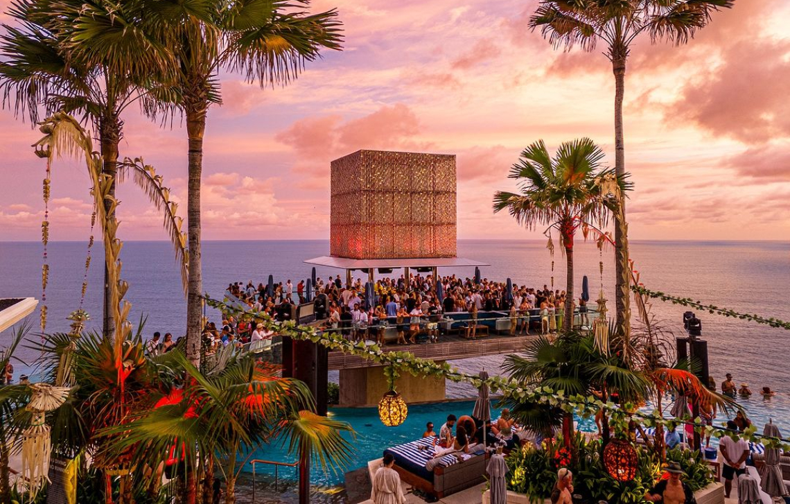 Savaya Bali, Beachclub Uluwatu Bali Terbaik © Instagram @savayabali