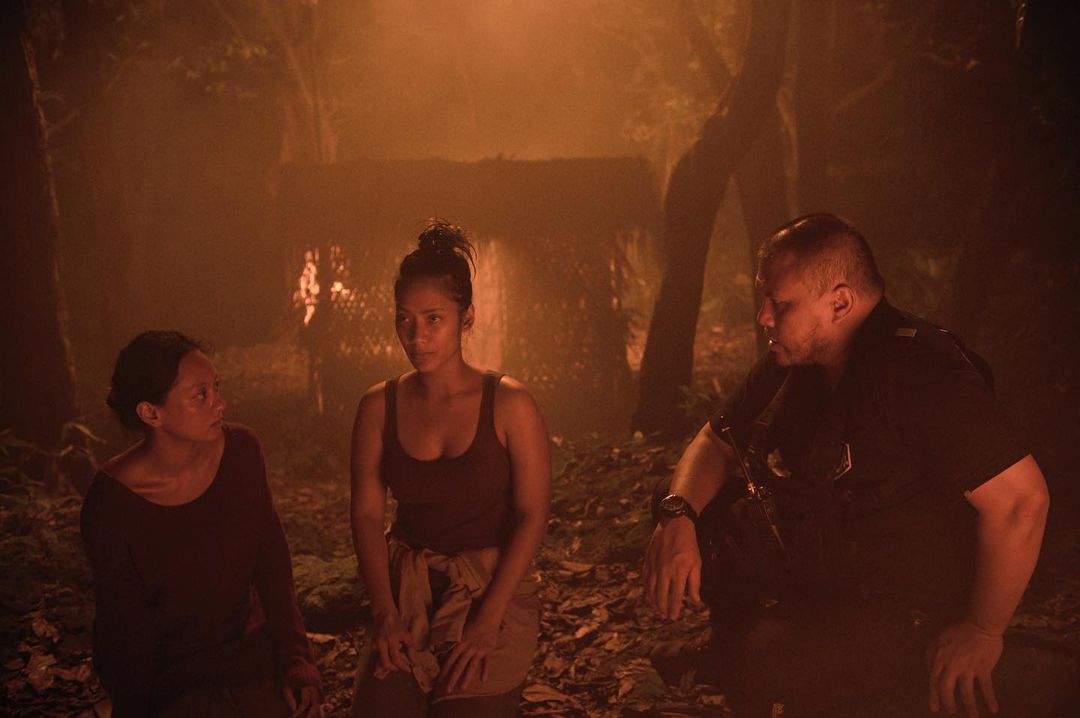 Sutradara Joko Anwar dalam proses pengambilan gambar film horor Perempuan Tanah Jahanam (Sumber: Instagram @jokoanwar)