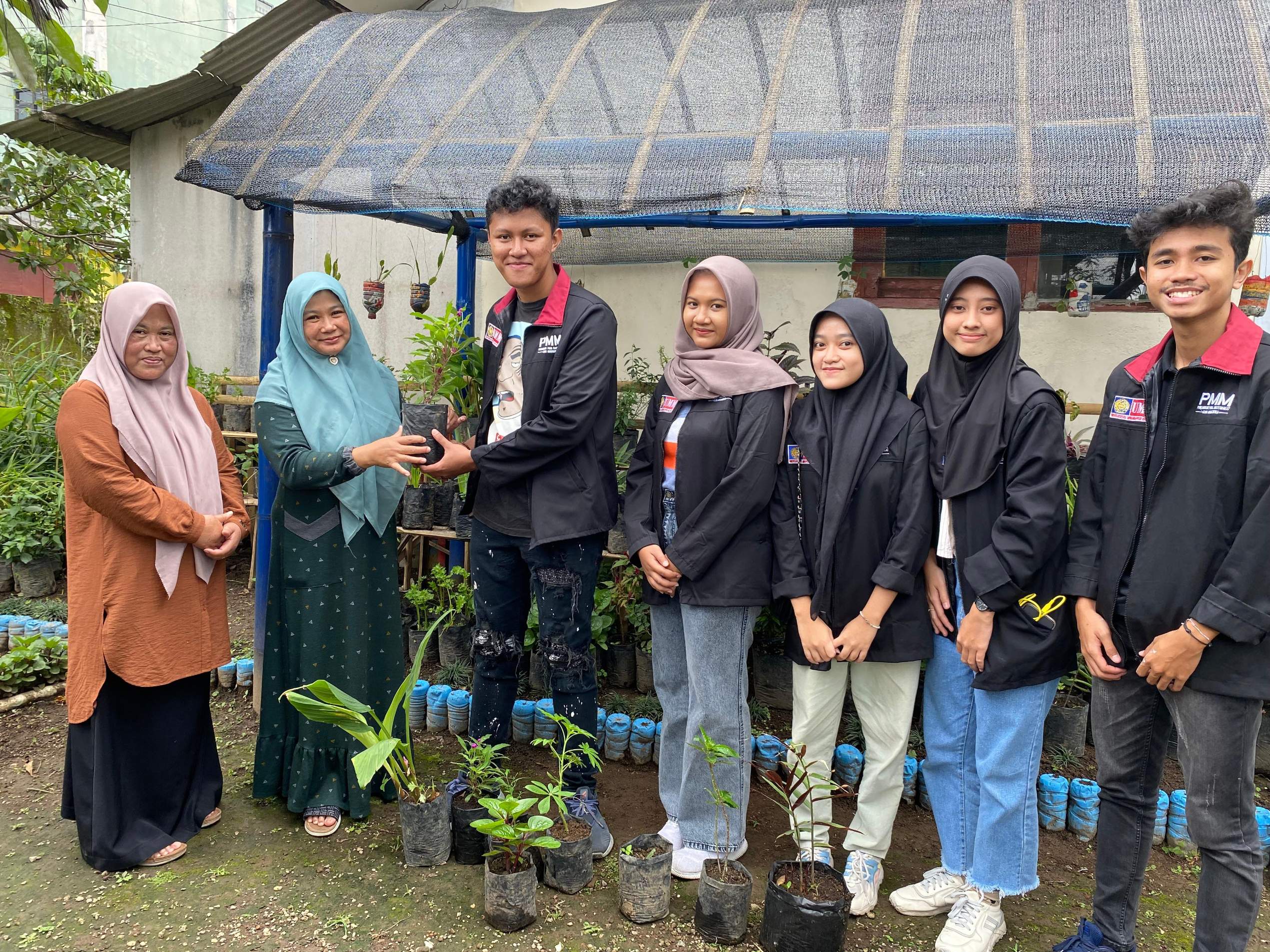 Penambahan Bibit Tanaman Toga