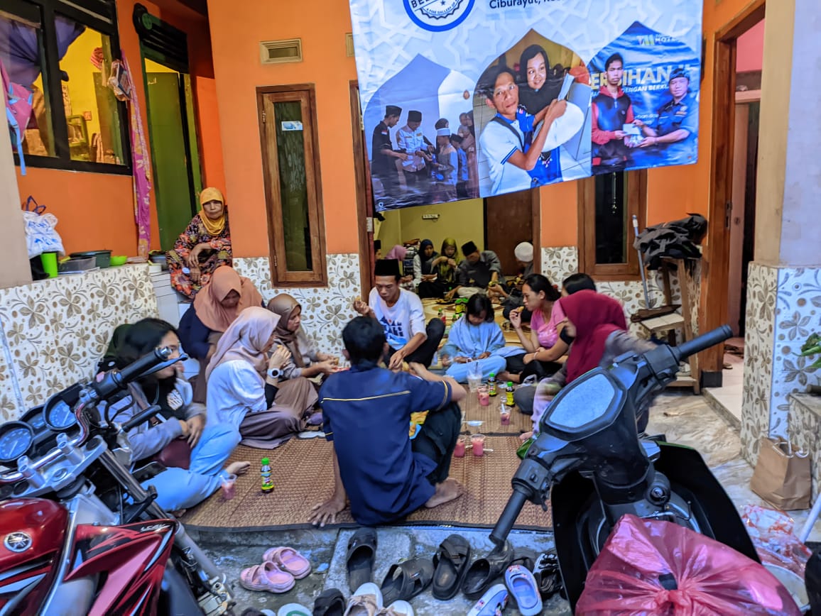 Kegiatan berbuka puasa bersama selepas kegiatan santunan | Dok. Pribadi Belgi Alhuda