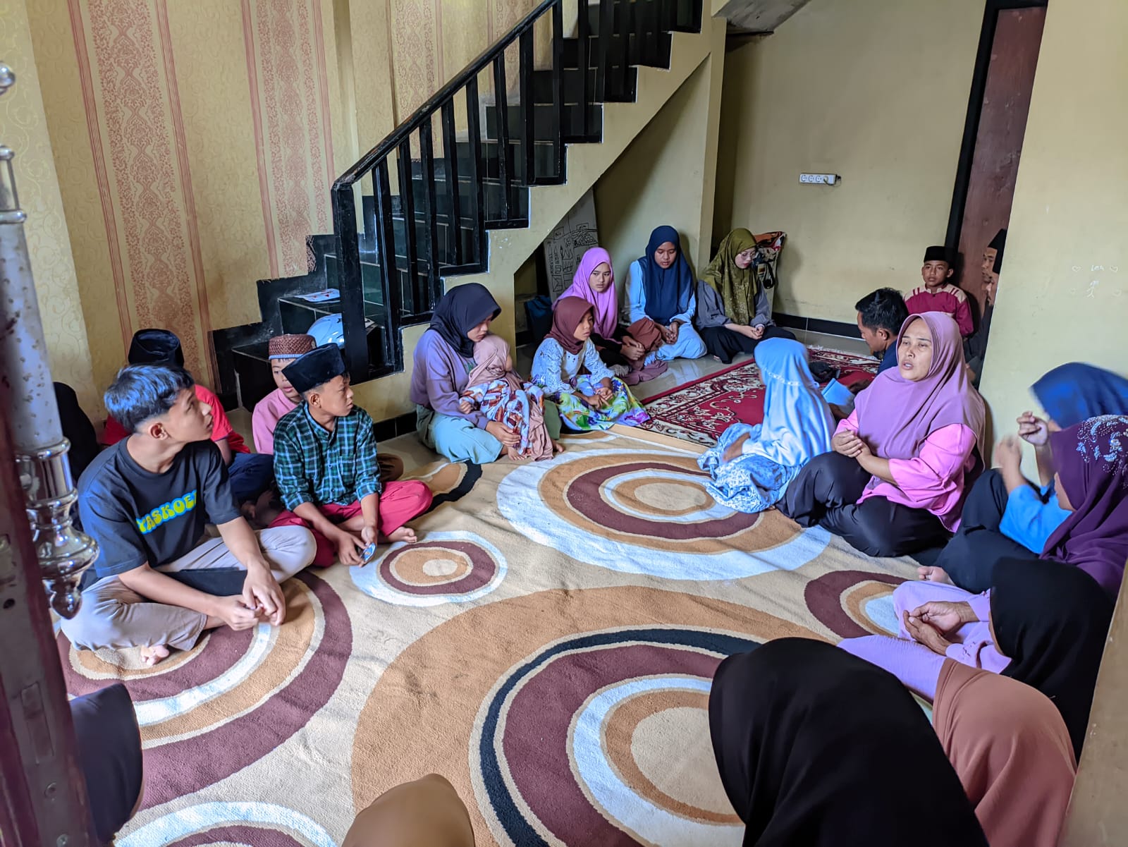 Para anak yatim di wilayah Rw. 06, Desa Ciburayut | Sumber: Dok. Pribadi Belgi Alhuda